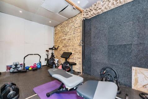 Garage/ Gym