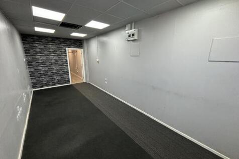 Light Industrial to rent in elland