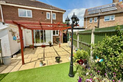 REAR GARDEN AREA.jpg