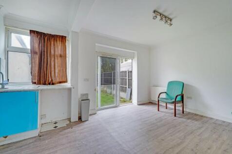 Kitchen/ Dining room