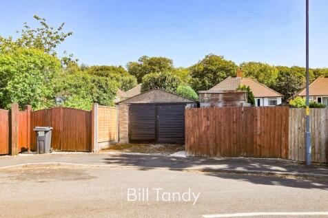 GARAGE TO REAR