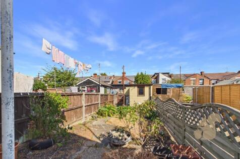 CAM01659G0-PR0897-STILL015.jpg