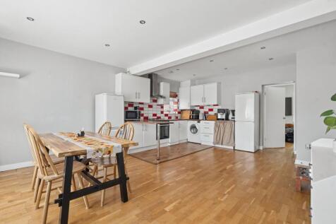 Open Plan Reception / Kitchen