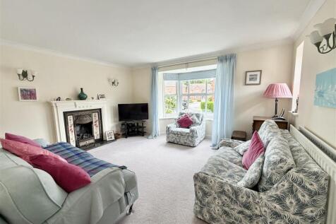 2 Capel Close-8.jpg