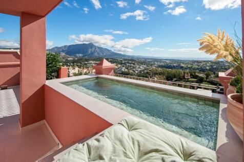 PLUNGE POOL