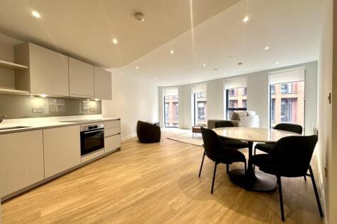 Available to rent, this stylish two-bedroom apartment is located on the 11th floor of the sought-after Carding Building at Manchester New Square. Offering modern open-plan living, a high-spec kitchen,