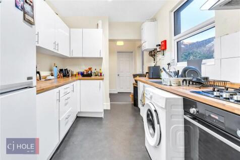 A room in a five bedroom HMO property ideally situated just off Gloucester road, with various bus routes, shops, restaurants, cafes etc all within walking distance. Fully furnished with white goods in
