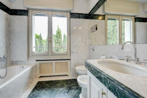 Renovated period vil