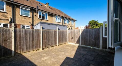 9 Chestnut Court,...