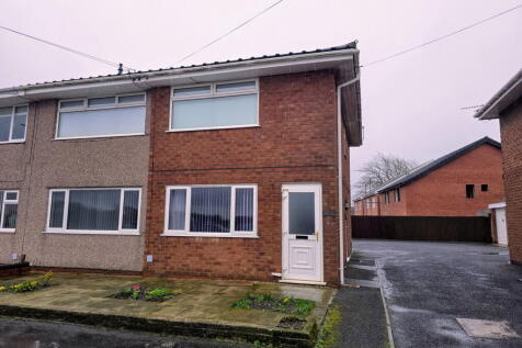 WELL PRESENTED, TWO BEDROOM, FIRST FLOOR FLAT- AVAILABLE NOW.