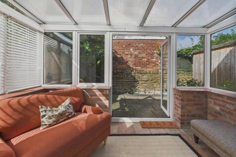 CAM04273G0-PR0157...