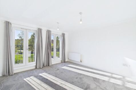 CAM01909G0-PR0320-STILL017