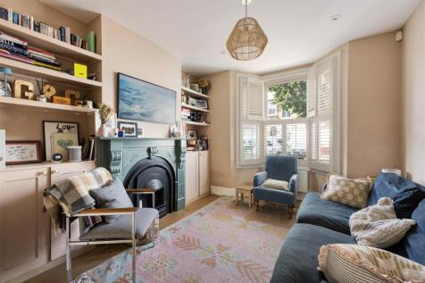The Crescent, E17