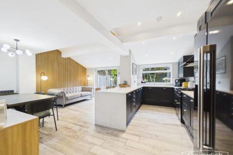 KITCHEN/DINING/FAMILY ROOM