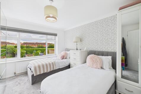 CAM03162G0-PR0284-STILL003