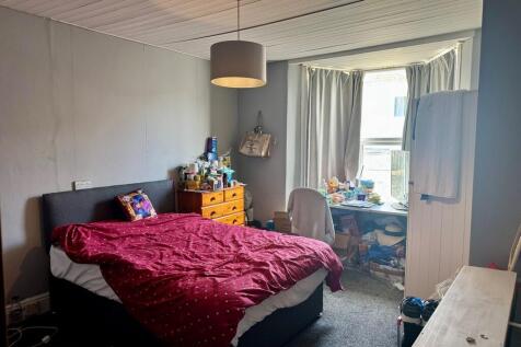 letting room thre...