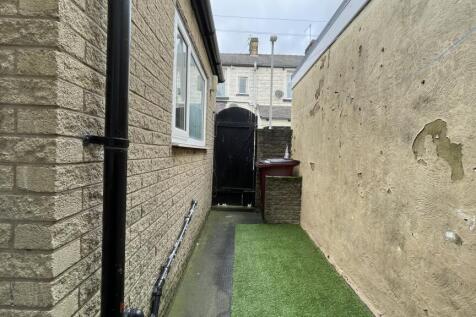 40 Ferndale Rd. Burnley BB10 3EP Exterior Rear 02 T202603131848.jpg