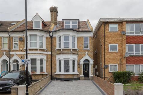 Hainault Road, E11