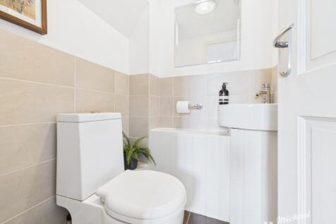 CAM03218G0-PR0565-STILL002