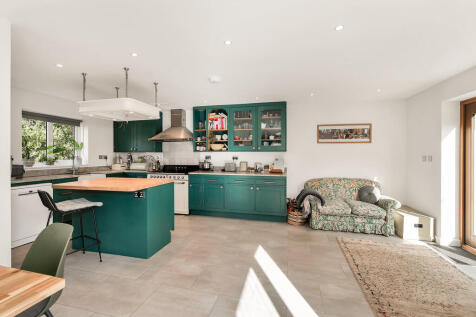 Kitchen/Living Ar...