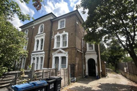 Situated in Penge Road in the vibrant area of South Norwood, this charming one-bedroom newly decorated ground floor flat offers a delightful blend of comfort and convenience. As you enter, you are wel