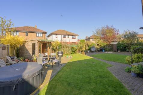 13 Westhall Crescent 028.jpg