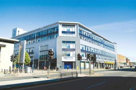 ** STUDIO FLAT IN CITISPACE ** This well presented spacious sixth floor studio apartment situated in Leeds City Centre within walking distance of local amenities such as shops, restaurants, bars and b