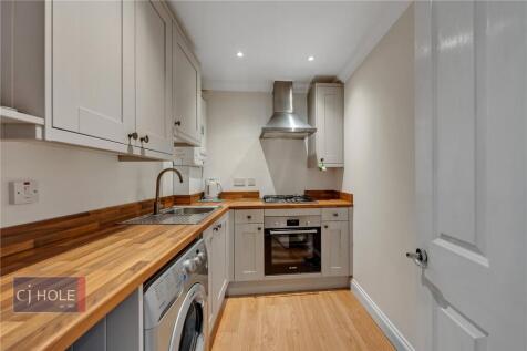 A well-presented one-bedroom apartment in the sought-after Montpelier area, offering stunning views across Bristol. Available from the start of August, this part-furnished property includes white good