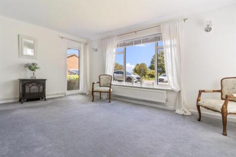 9 St Aubins Crt-011.JPG