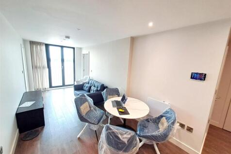 **COME ON DOWN TO THIS STUNNING DEVELOPMENT** Aspire Residential is delighted to offer this two bedroom, stunning, waterfront development apartments like no other! Aquitania , named after the famous R