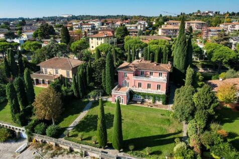 Renovated period vil