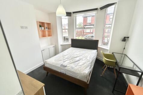 ** Zero Deposit Guarantee Available **
Available Now. A ROOM in a SHARED HOUSE - We have pleasure in bring to the market a room in a five room house share. Situated in a popular location of Eccles, th