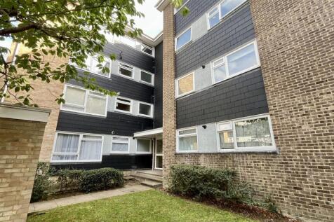 This charming ground floor studio apartment on Sutton Grove offers a fantastic opportunity for a single occupant or couple seeking a comfortable and well-located home. Set within a purpose-built devel