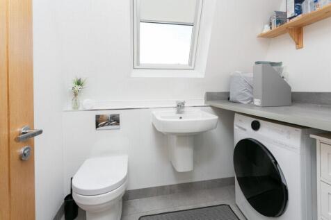 Cloakroom/utility rm