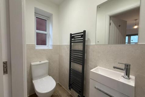 Ensuite shower room.jpg