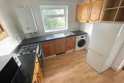 74-KITCHEN.jpeg