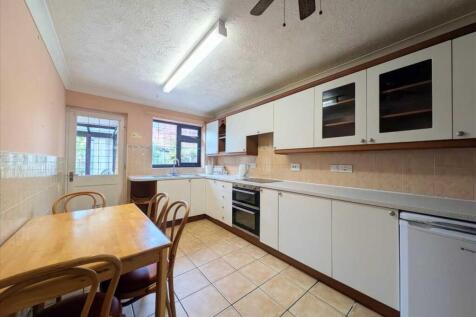 Kitchen /