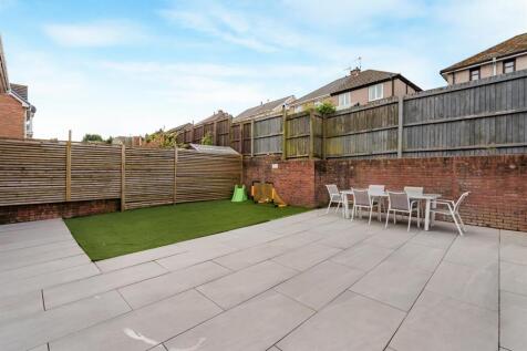 7 Hanbury Grove-18.jpg
