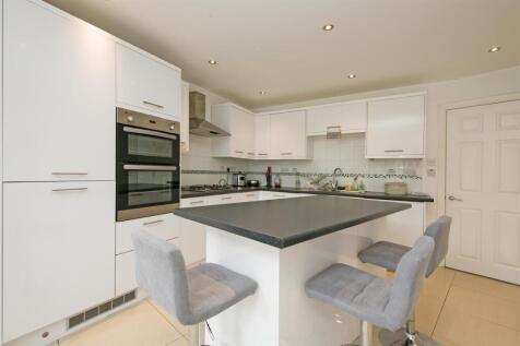 48a Churston Drive SM4 kitchen 1.jpg