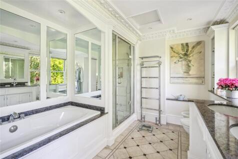 En Suite Bath/Shower