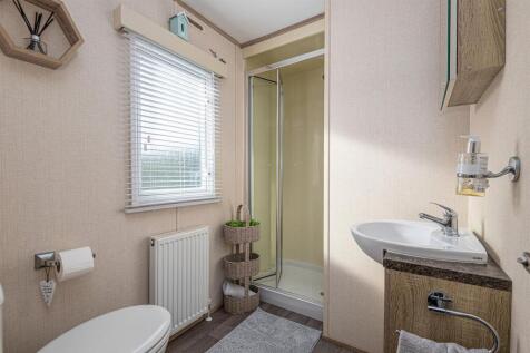Y4-ABERAFON-PARK-BATHROOM-1A.jpg