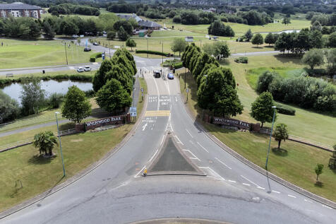 Entrance to Wychwood Park with security