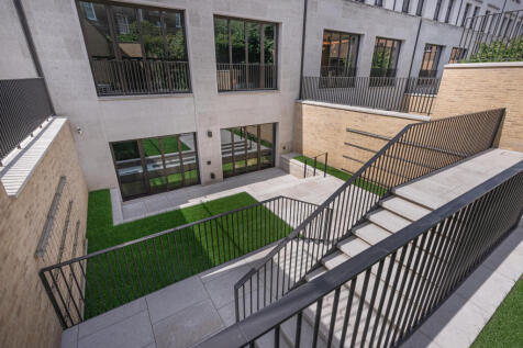 6 bed, 6 bath House in London - Photo 12