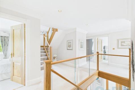 CAM04024G0-PR0030-STILL023