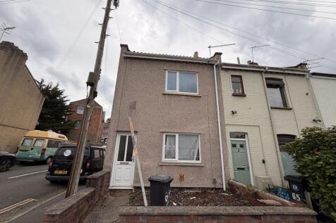 Connells are pleased to present, a newly refurbished two bedroom home. Loacted in the desirable location of St George, close traveling distance to city centre.