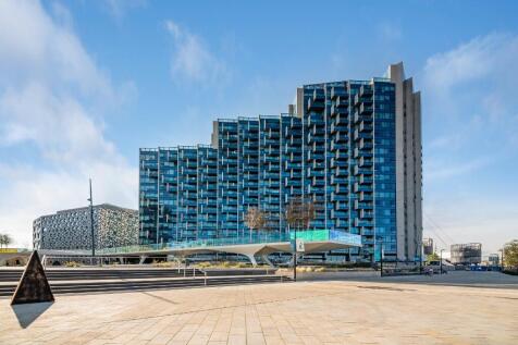 Available from September. A lovely two bedroom in 18 Cutter Lane, Greenwich Peninsula development.