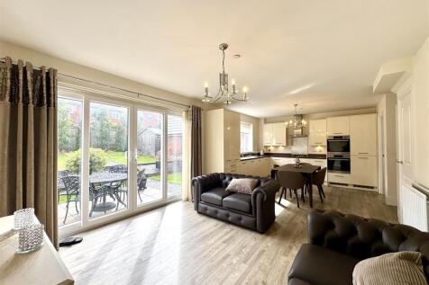 KITCHEN/DINING/FAMILY ROOM