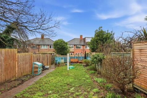 13-34f9JHPropWorld - 11 Meadowview Road - 40-medi