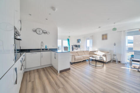 1393643-6-695bb15...