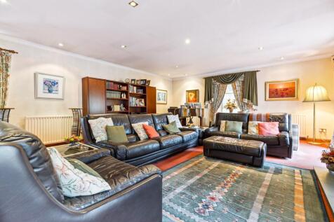 4 bed, 4 bath Detached in Glasgow - Photo 11